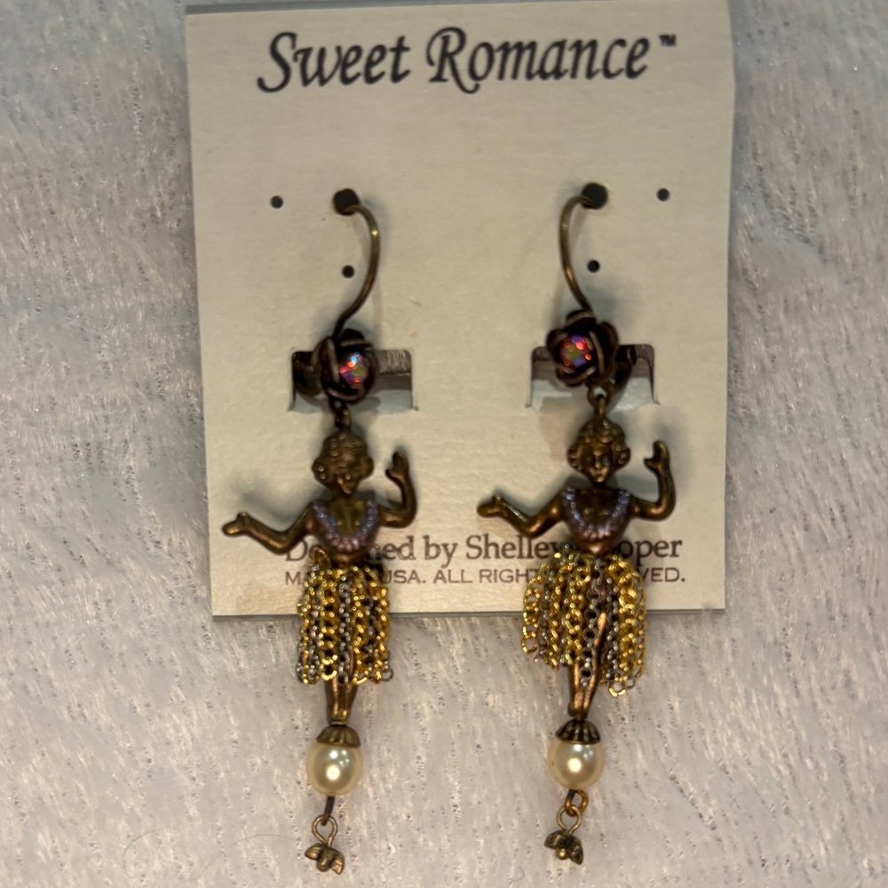 ๐บ NWT Sweet Romance Hula Dancer Earrings ๐บ - Picture 2 of 3